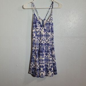 Adorable Xs Charlotte Russe Blue & White Paisley Mini Dress
